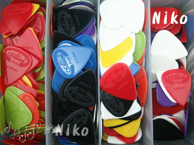 12pcs Niko POM Delrin Acoustic Electric Guitar Picks Plectrums With Little Plastic Case Box 0.5/0.6/0.73/0.88/1.0mm