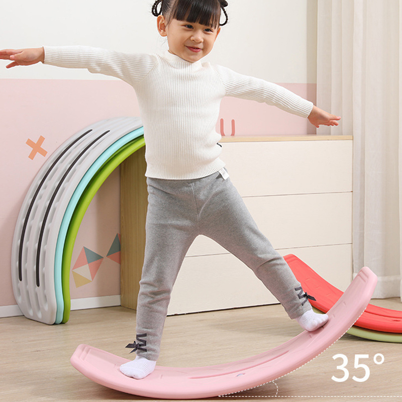 Altalena Balance Board plastica asilo all&#39;aperto per bambini Indoor Smart Kids Sense Training curvo Skateboard nuoto giocattolo regalo