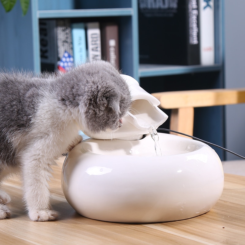 Keramik Wasser Brunnen Für Katzen Lebensmittel Schüssel Haustier Produkte Automatische Trinken Schüssel Für Katzen Hund Stumm Feeder Spender UNS/ EU/USB