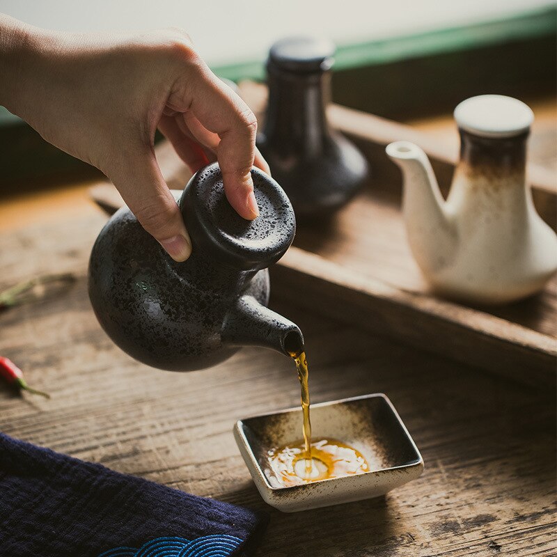 Kitchen Ceramic Oil Bottles with lid Oil Pots Small Sauce Flavoring Pot Soy Sauce Vinegar Bottles Japanese Restaurant Commercial