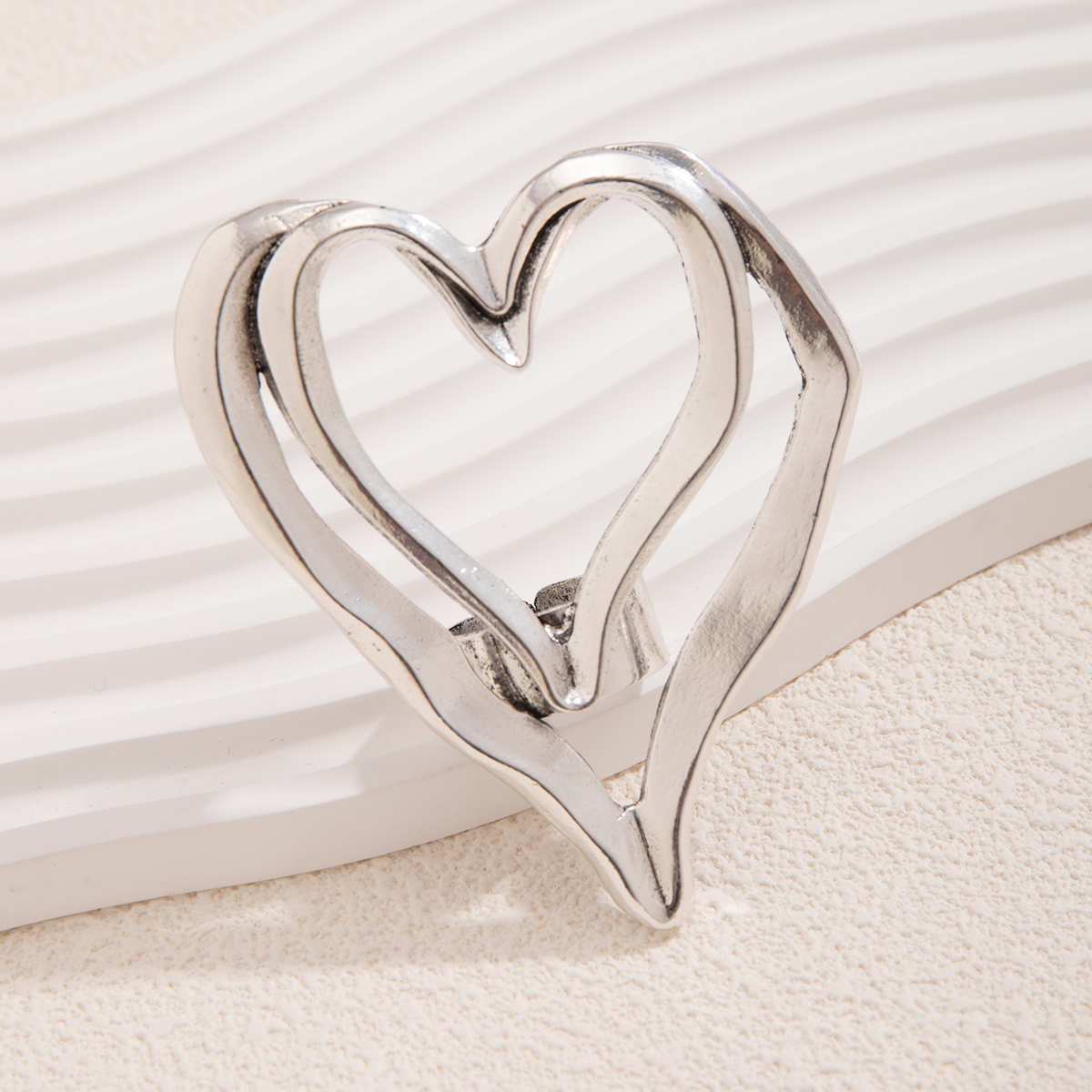 Anello da dito esagerato con doppi cuori vuoti per le donne Accessori grandi alla moda a portata di mano 2023 Regalo di decorazione di gioielli di moda