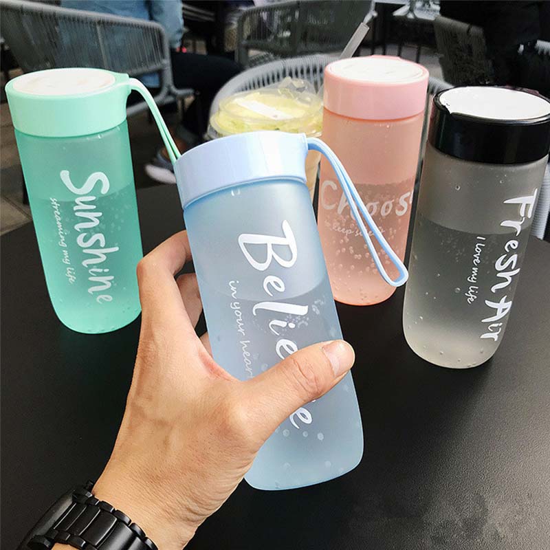 Plast vannflaske treningsstudio sport flaske shaker flaske miljøvennlig bærbar Fitness flaske med tau lekkasjesikker min flaske
