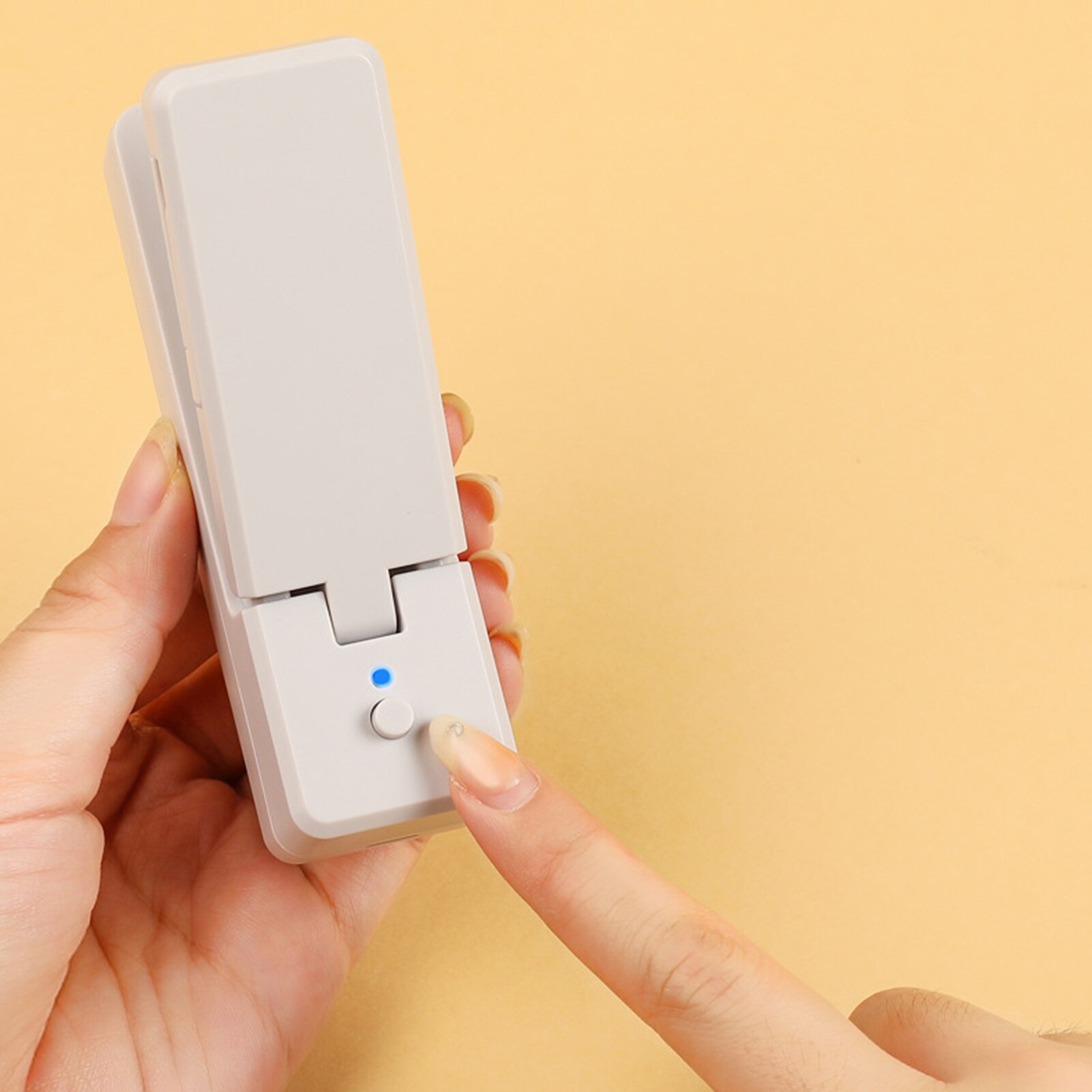 1pc Portable Mini Household Welding Machine USB Charging Sealer Packing Sealer Capper Plastic Bag Sealer