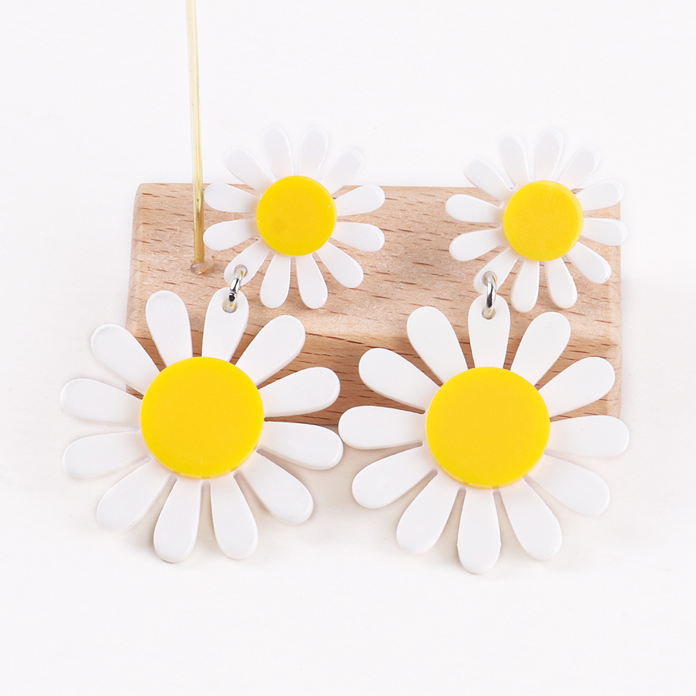 FishSheep Korean Cute Acrylic Flower Earrings for Women Trendy Geometric Daisy Pendant Earrings Jewelry