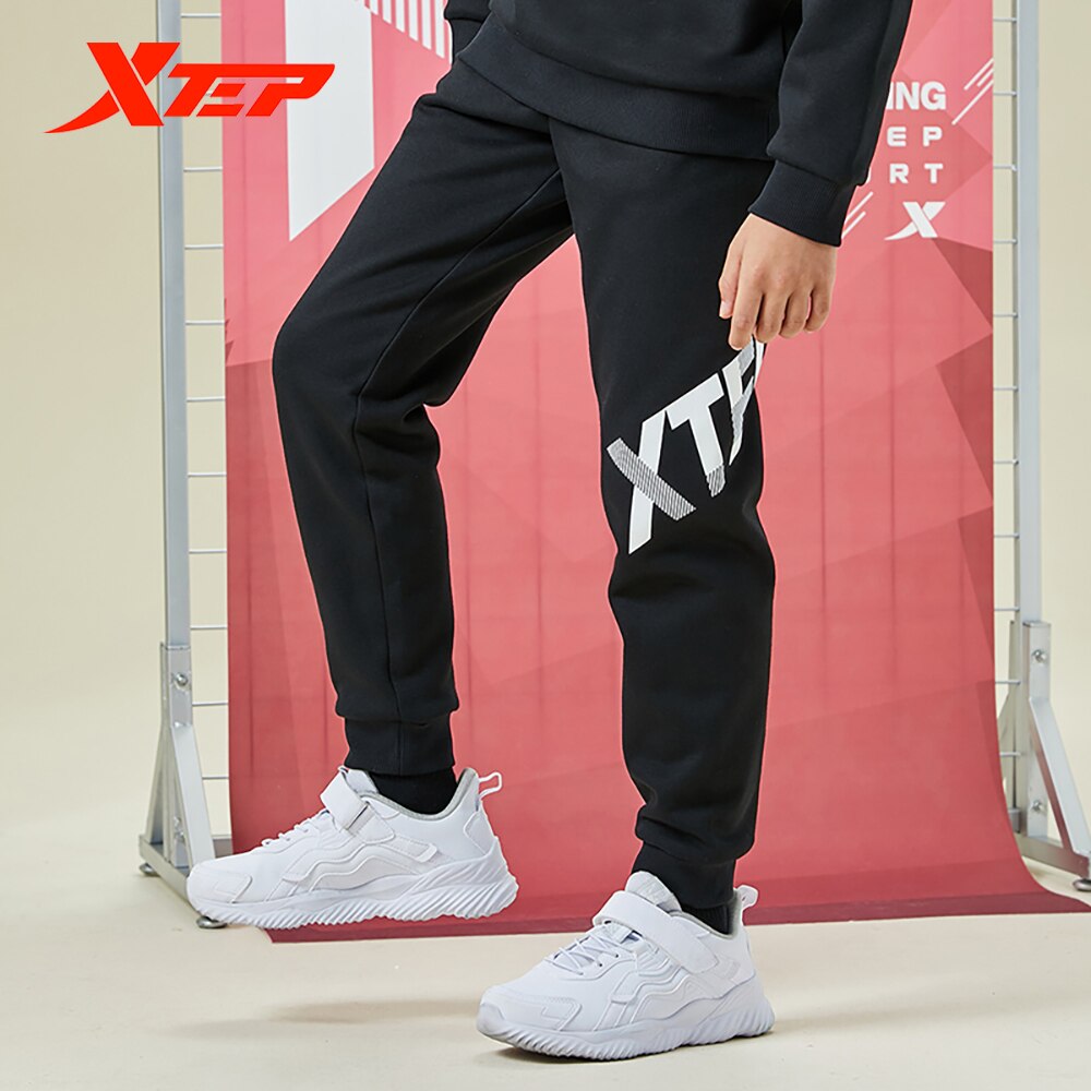 Spodnie dziecięce Xtep 2020 jesienne i zimowe spodnie chłopięce plus kaszmir ciepły tendencja zwykły spodnie sportowe 680426639028