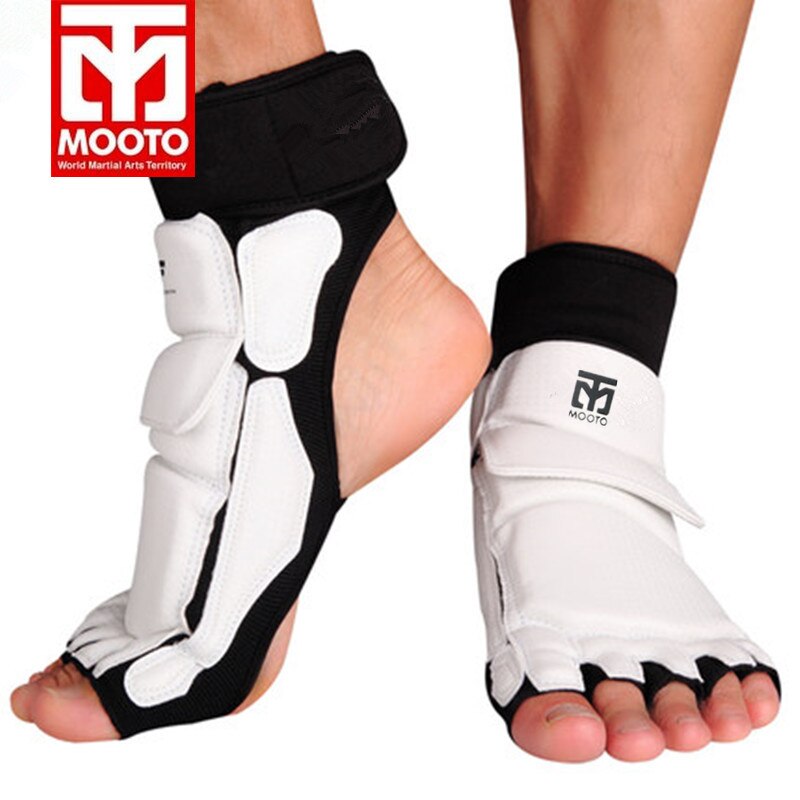 MOOTO TaeKwonDo Sparring Karate Protector de pies calcetines y bolsa de arena entrenamiento guantes de mano Equipo de Boxeo guantes de protección Brace