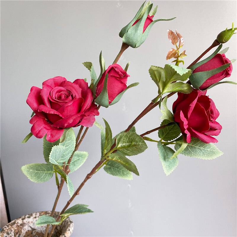 Sarte roser gren silke kunstige blomster hjem bryllup dekoration blomster juledekor rose med blade: Rød