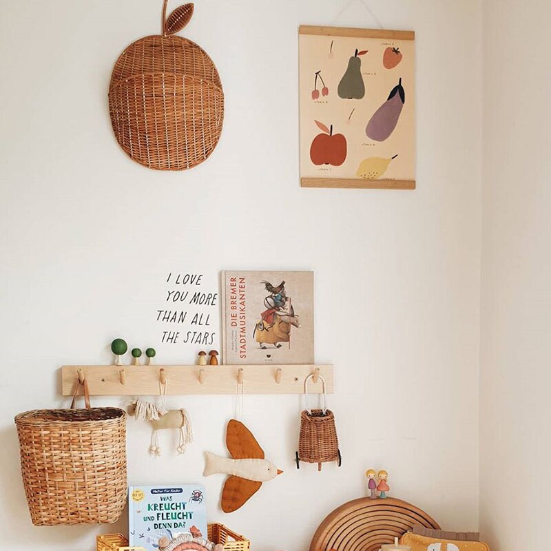Valkoinen/beige rottinki seinään kiinnitettävä omenasäilytyskori päärynävarasto luonnollinen paju materiaali kudottu säilytystarvikkeet valokuvaus nukke