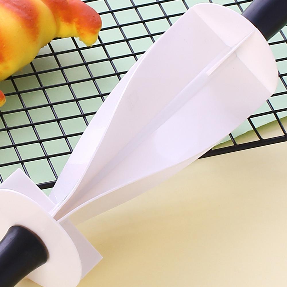 Multi-functional Rolling Croissant Cutter Kitchen Baking Tools Plastic Croissant Stick Wheel Dough Pastry Knife