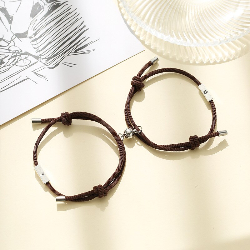 2 teile/satz Sonne Mond Paar Armbänder verrotten Schnur Freundschaft Schmuck Magnetische Glocken Perlen Einstellbare Seil Armbinde Handgemachten Schmuck: Mond Kaffee