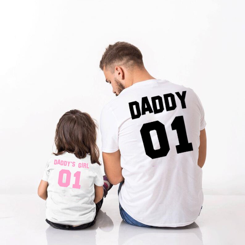 1 stücke 1 stücke Vater Baby Hemden Papa 01 Papa der Mädchen 01 T-Hemden Vater und Tochter Spiel T Hemd sommer Kurzarm Familie Aussehen