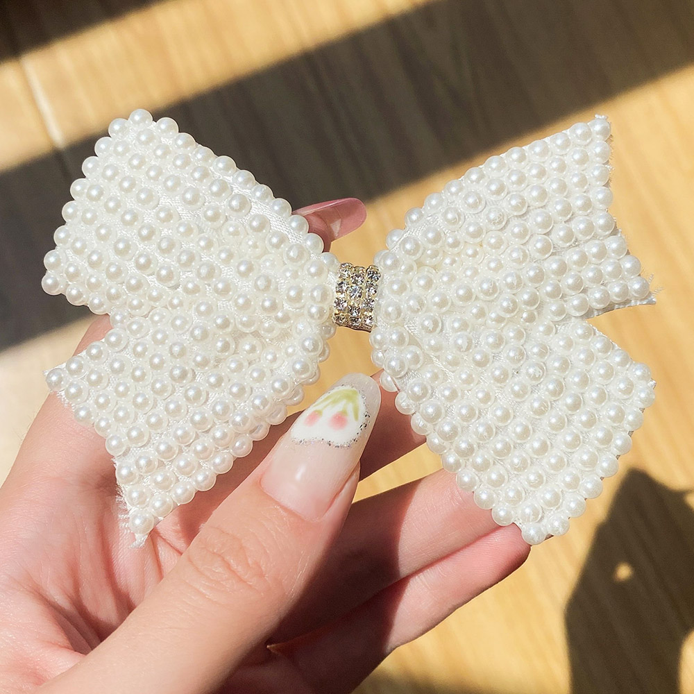 Nuevos lazos para el cabello de perlas blancas con pinzas para el cabello para niñas y niños, capas de Boutique, lazos centrales de diamantes de imitación ostentosos, horquillas, accesorios para el cabello