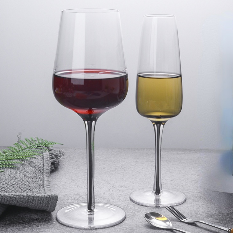Calici da vino in vetro soffiato 2 pezzi - Trasparente - HOME | H&M IT