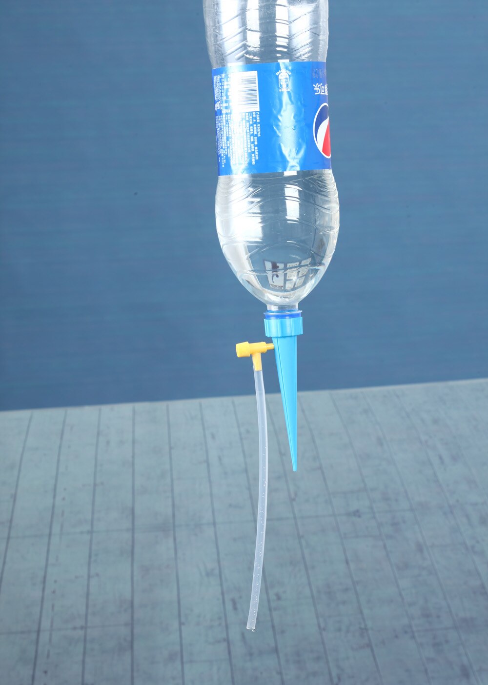 Gran botella de coque utiliza Kits de auto riego ajustables maceta de plástico riego automático por goteo de agua pico pila de cono