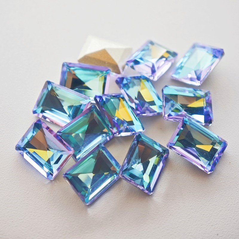 50 stuks 6x8mm rechthoekige haakse nagelaccessoires kleurrijke super glanzende K9 diamant puntige bodem onregelmatige nageldecoratie: Zilver