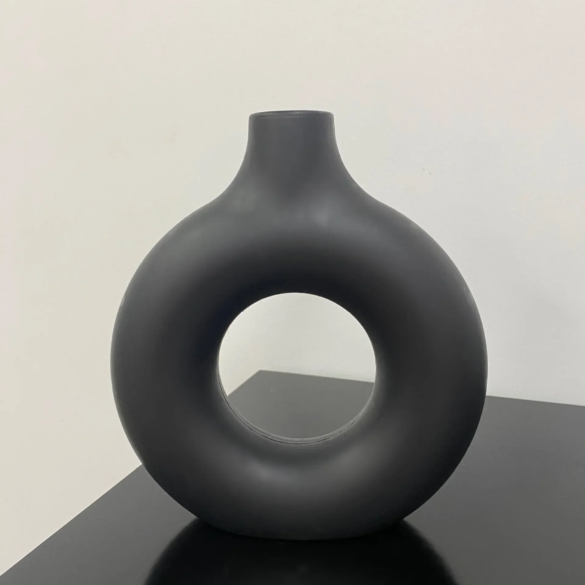 Florero decorativo de imitación de cerámica blanca pura, adorno de arreglo de flores de una sola rama, de Donut, decoración de mesa para maceta: Negro
