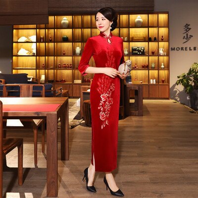 Sheng coco velour lilla cheongsam kjole påfugl blomster broderede høje arkiver lang qipao kinesisk kjole kvinder tøj: Strålende rød qipao / Xxxl