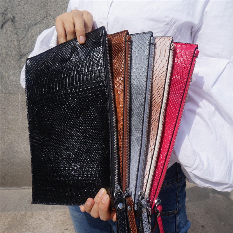 Slangemønster kvinner konvoluttvesker pu skinn dame clutch veske merke fest clutcher for damer lommebok gratis kort veske