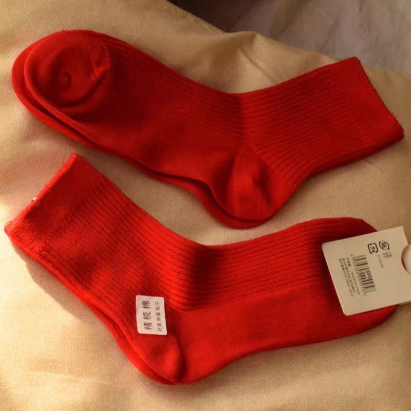 Calcetines rojos de algodón para hombre y mujer, medias deportivas transpirables, cómodas, de algodón de Color sólido, informales, color rojo de la suerte, para Festival