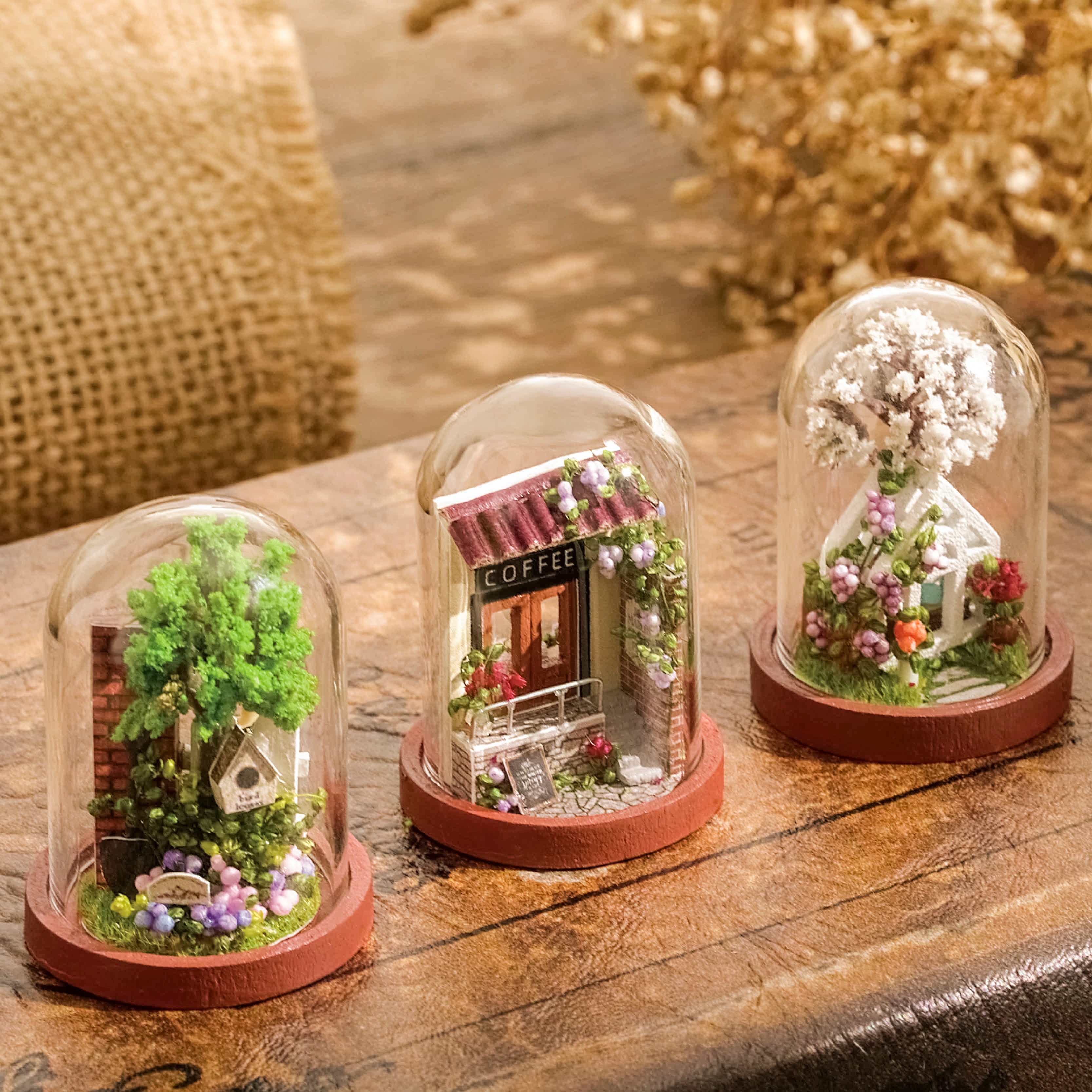 in miniatura FAI DA TE Casa di Legno Modello di Casa Delle Bambole kit con Il sacchetto di Polvere Copertura coniglietto Bambola Carino per I Bambini Regalo Di Natale Regalo Di Compleanno