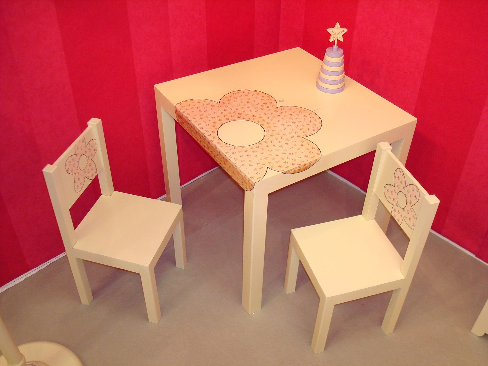 Kind Houten Stoel. Ruwe, Te Versieren. Grenen Hout En Chopo. Metingen: (Breedte/Hoogte): 31*31*60 Cms. Zithoogte: 3