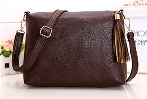 Shyaa kvinnlig väska koreansk tofs liten handväska pu casual diagonal axel messenger bag kvinnlig crossbody väska: Mörkbrun