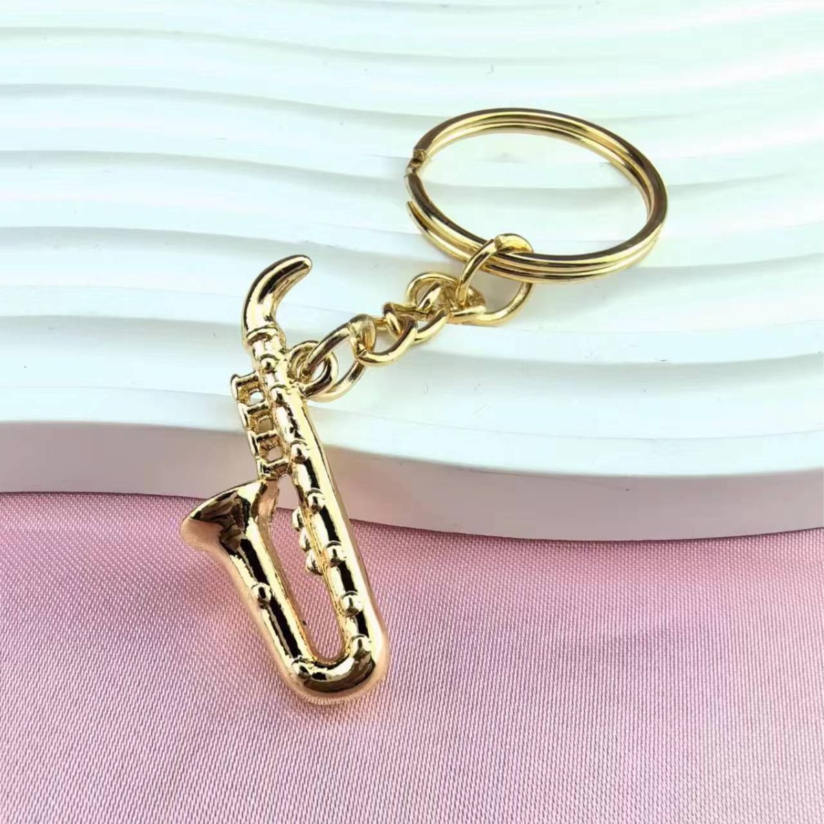 Trompet instrument Hanger sleutelhanger Simuleren muziek trompet instrument vorm sleutelhanger Auto accessoire sleutelhanger Mode-sieraden: Paars