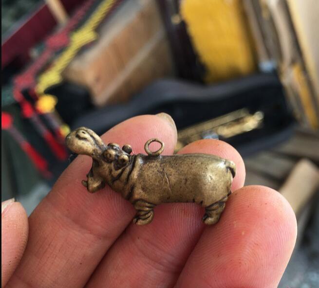 Collectable Chinese Messing Gesneden Nijlpaard Prachtige Kleine Hanger Standbeelden