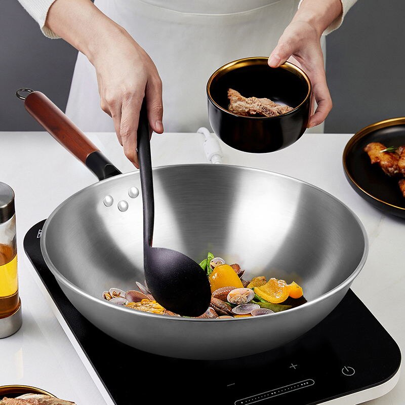 Wok in ghisa Wok antiaderente Wok in ferro cinese per cucina Meno olio Fumo Padella in ghisa Fornello a induzione Pentole da cucina
