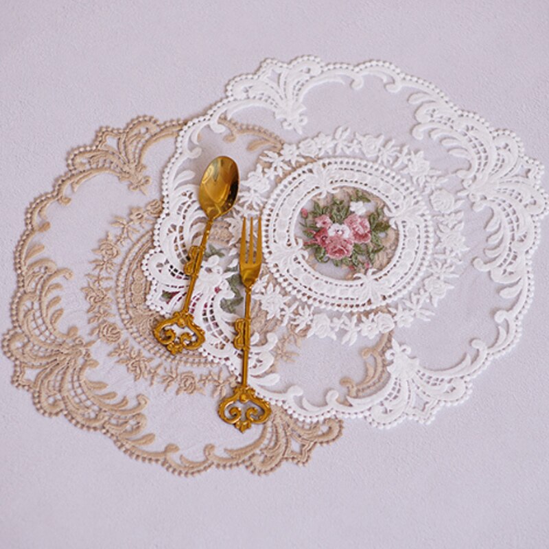 Table broderie artisanat napperon style européen dentelle tissu isolation thermique panneau tapis Anti-brûlure caboteur rétro dentelle tapis de Table