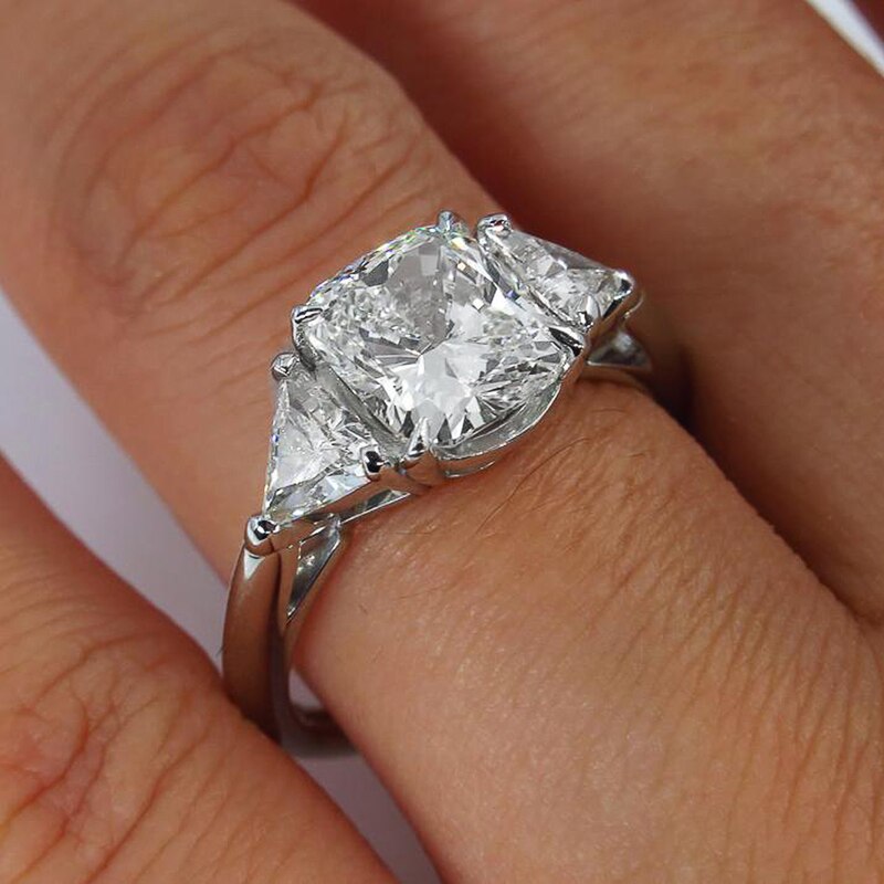 Huitan Dazzling Plein Met Twee Driehoek Zirkoon Vorm Ringen Fijn Voorstel Ring Voor Vrouwen Engagement Ring Trendy Sieraden