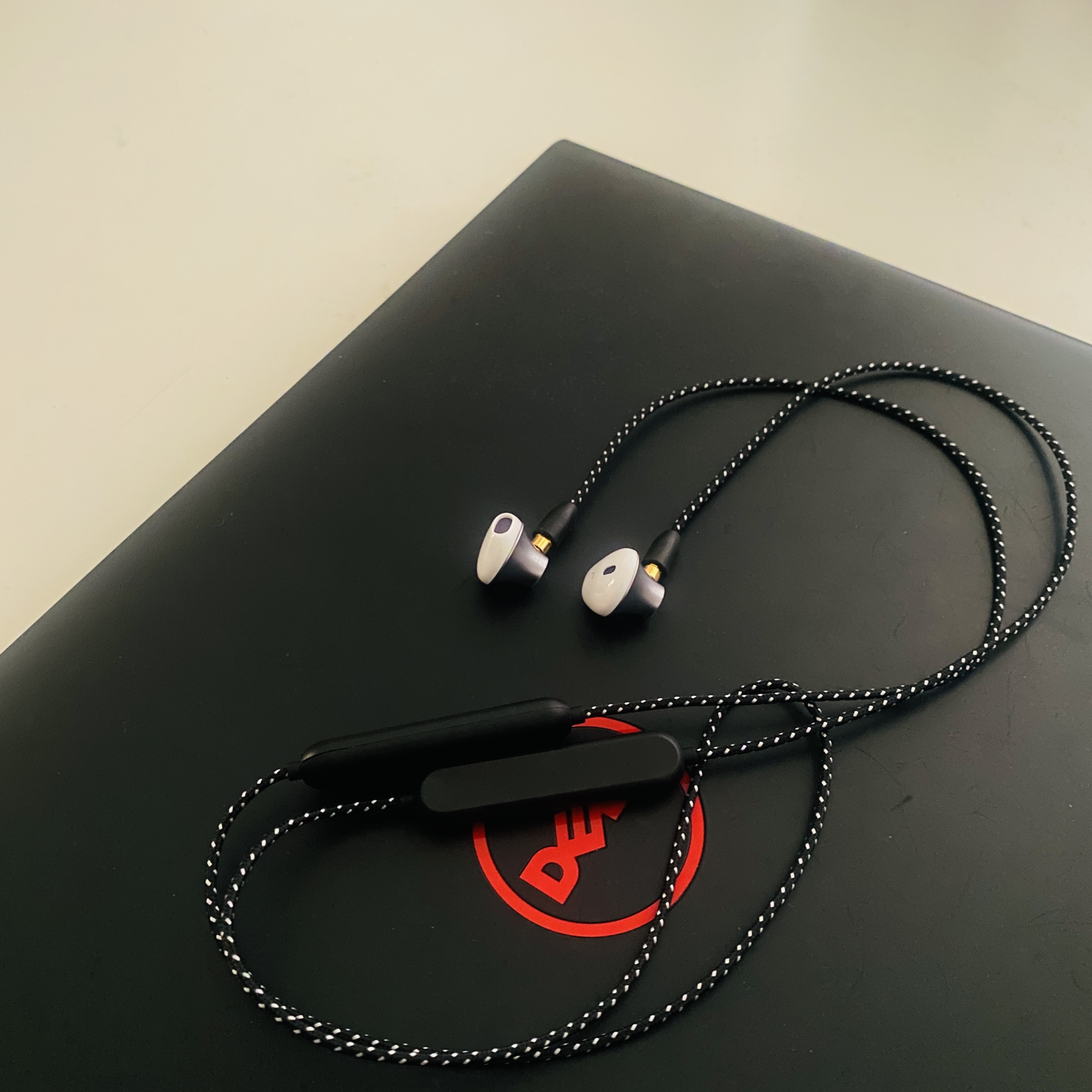 DXSounder Qualcomm qcc3084 Bluetooth 5.4 HIFI monitoring LDAC wireless live outdoor sports halterneck mmcx headphone cable: Silver