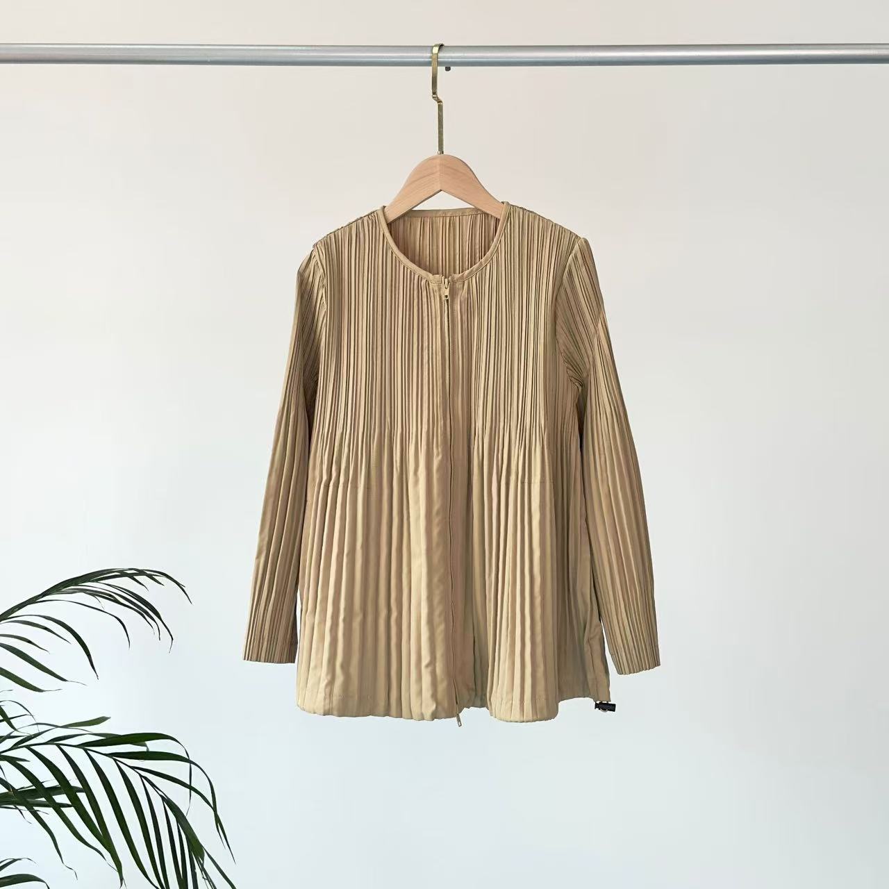 Miyake geplooide damesjas herfst casual ronde hals rits effen top esthetische kleding: Khaki