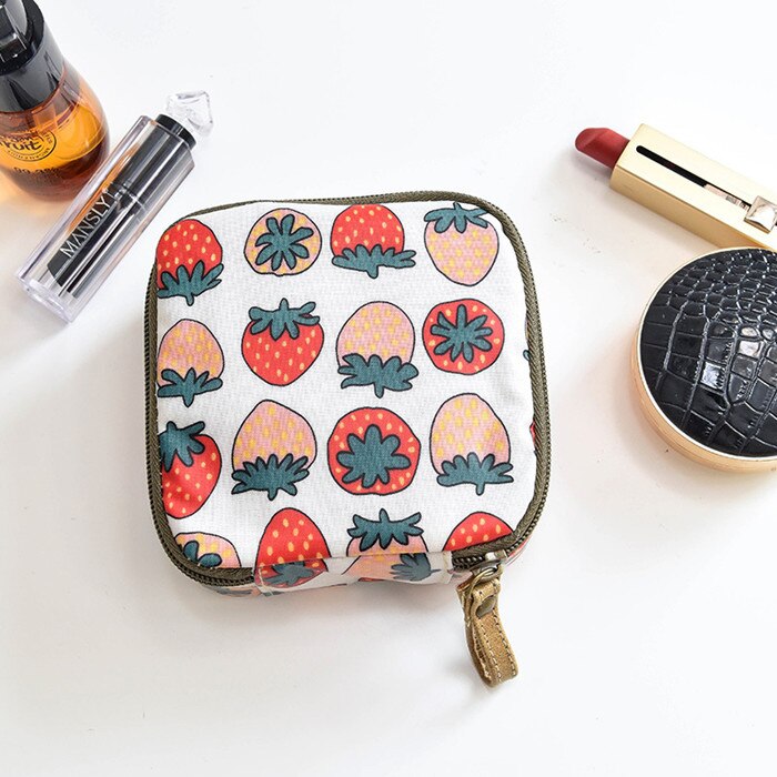 Kvinders hygiejnebind kosmetikpose opbevaringspose stor kapacitet rejse sød enkel japansk sanitets lynlås taske arrangør: Lille jordbær