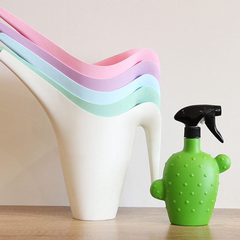 Large Capacity Garden Sprayer Cactus Shape Plastic Sprayer Single Hand Operation Spray Bottle for Backyard Patio Plants
