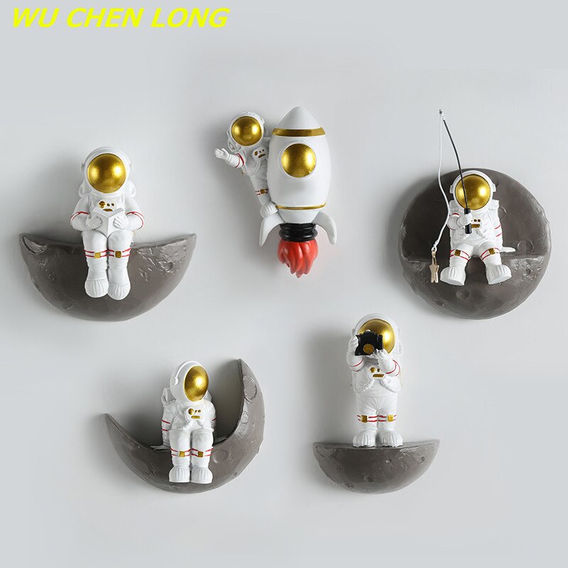 WU CHEN LONG Astronaut Art Sculpture Spaceman Wall Hanging Statue Resin Craft Home Decor Children Room Interior Showpiece R5700