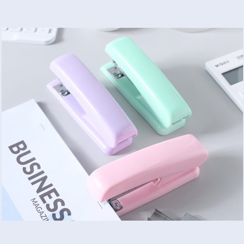 Mini Eenvoud Studenten Nietmachine Macaron Kleur Pure 24/6 Voor 15 Vel Voor Kantoor Medium Size Briefpapier Nietmachines