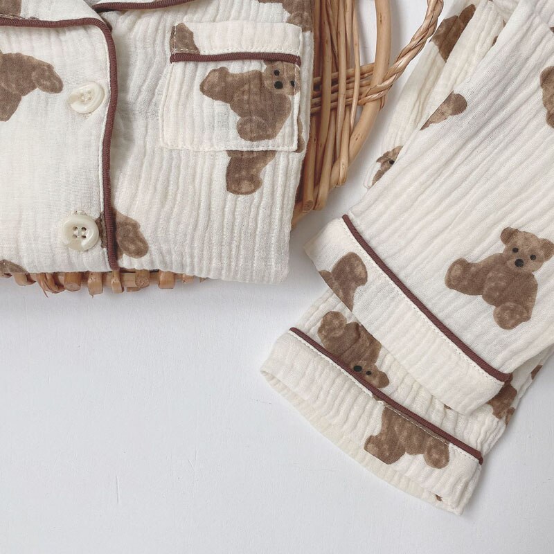Pigiama per bambini primavera autunno Cardigan e pantaloni orso stampato manica lunga Comfort carino neonato ragazza cotone Musline filato indumenti da notte