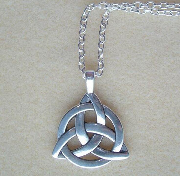 Triquetra Trinity Knot Catena Dei Monili Della Collana FAI DA TE 60 cm Collana Lunga di modo Pagan Protezione Spirituale Collane Regalo FAI DA TE