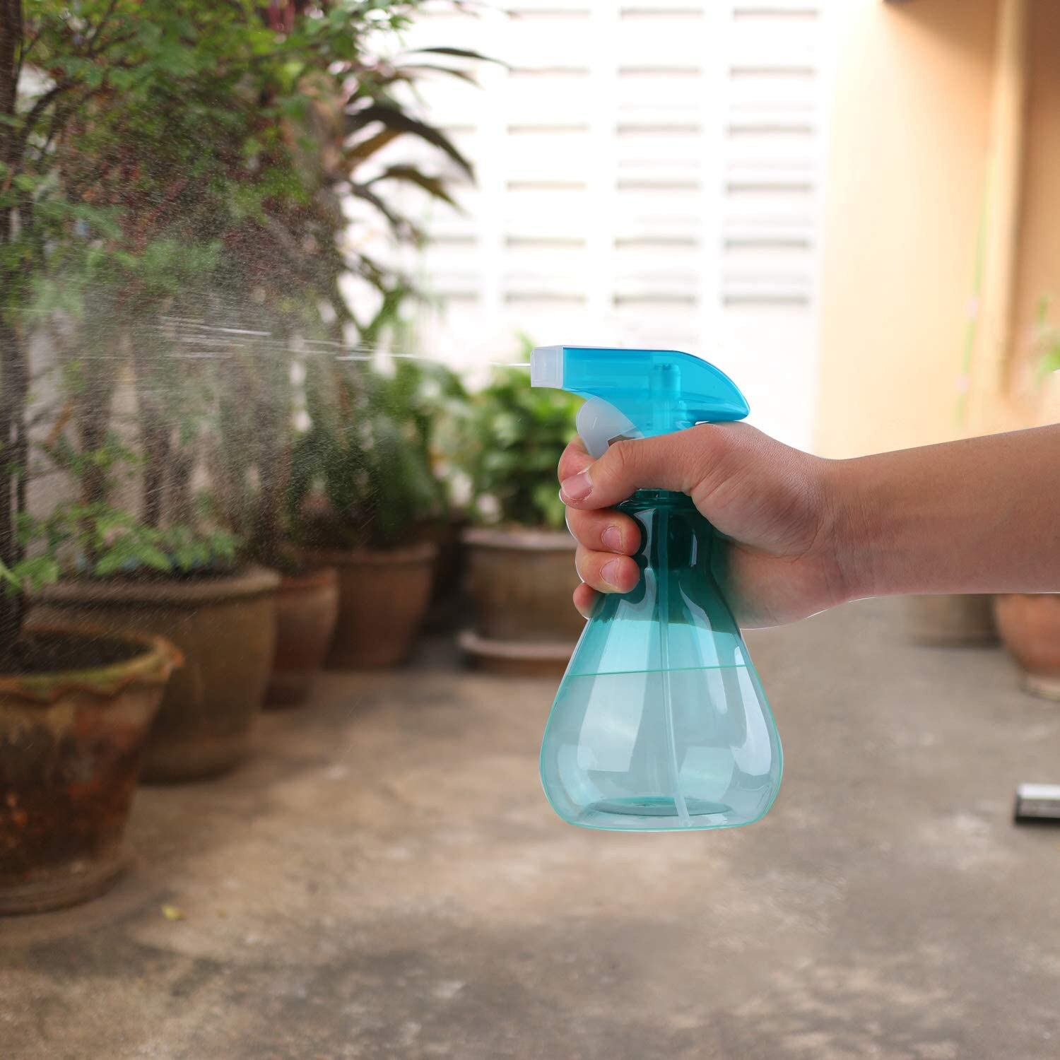 2021Top home decor2 piece spray bottle empty plastic bottle sprayer for cleaning, gardening, feeding, 500ml (blue + green)