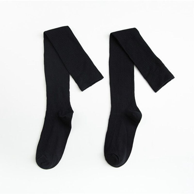 Tyyliset pitkät tuubisukat hengittävät hikeä imevät deodorantti- ja kitkaa estävät naisten polvipituiset yksiväriset pitkät tuubisukat