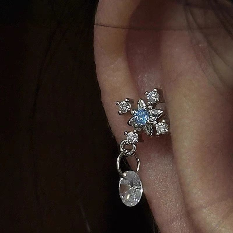 1 stücke glänzend Kreuz Blau Zirkon 316L Edelstahl Ohr Knochen Nagel Y2K Silber Farbe Ohrring für Frauen Cochlea zubehör