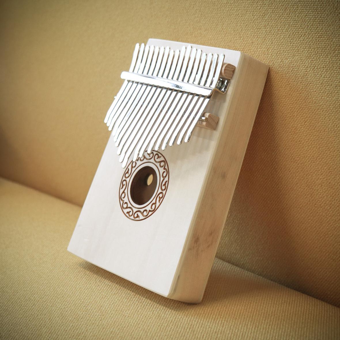 Piano de pulgar de madera de abeto Kalimba de 17 teclas Mbira con martillo de afinación instrumento Musical caja de música la mejor y precio