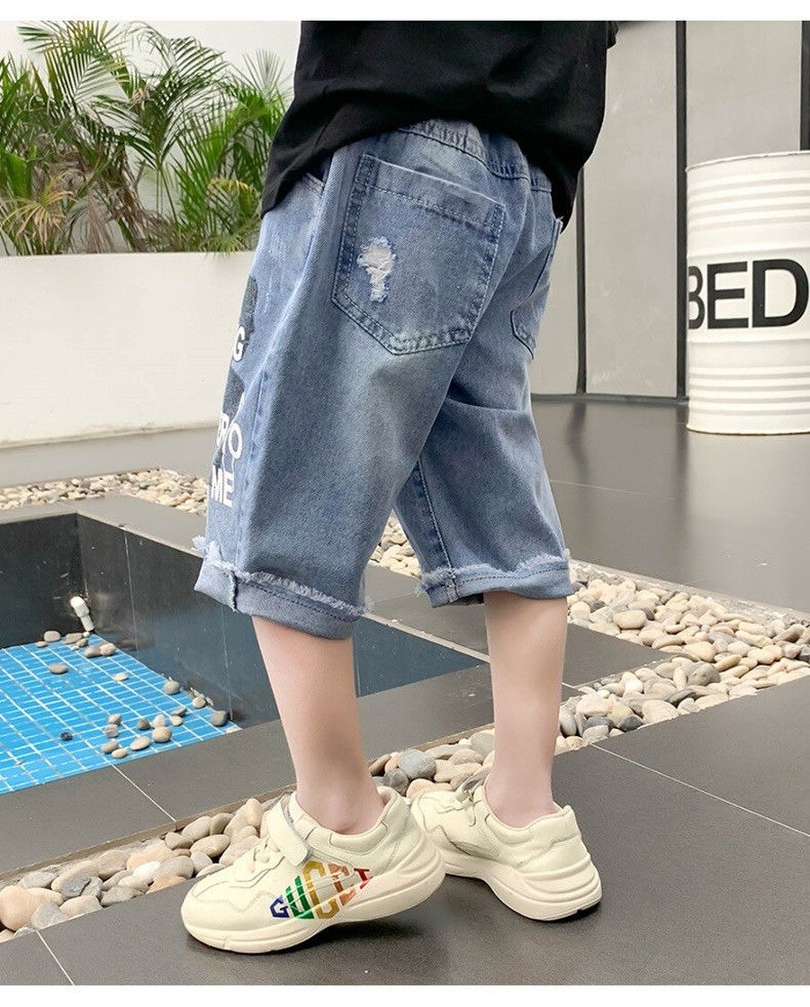 Pantalones cortos de mezclilla rasgados para niños, pantalón corto de algodón vaquero para niño, cintura elástica con letras para playa informal para niño adolescente de 110 a 170
