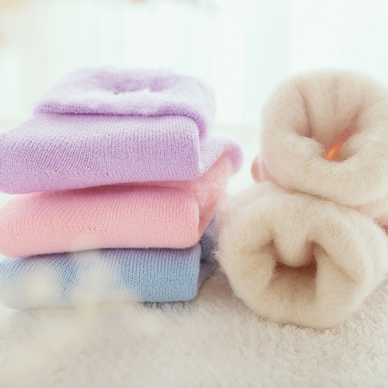 Chaussettes thermiques pour femmes, épaisses, chaudes, mignonnes, douces, duveteuses, neige, en coton, en cachemire, noires et blanches