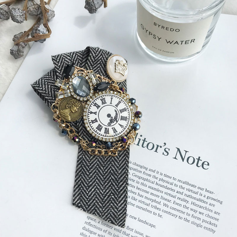 Beroemde Luxe Parel Broche Sieraden Bloemen Reversspeldjes 5 Parels Broches Boog Stof Sieraden Voor Vrouwen