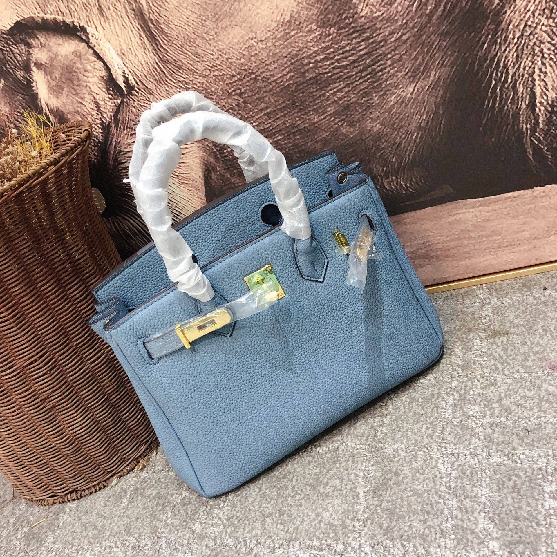 litchi pattern platinum bag 30cm buckle handbag Boutique foreign trade popular single shoulder bag 25cm spot: Light Blue Trumpet