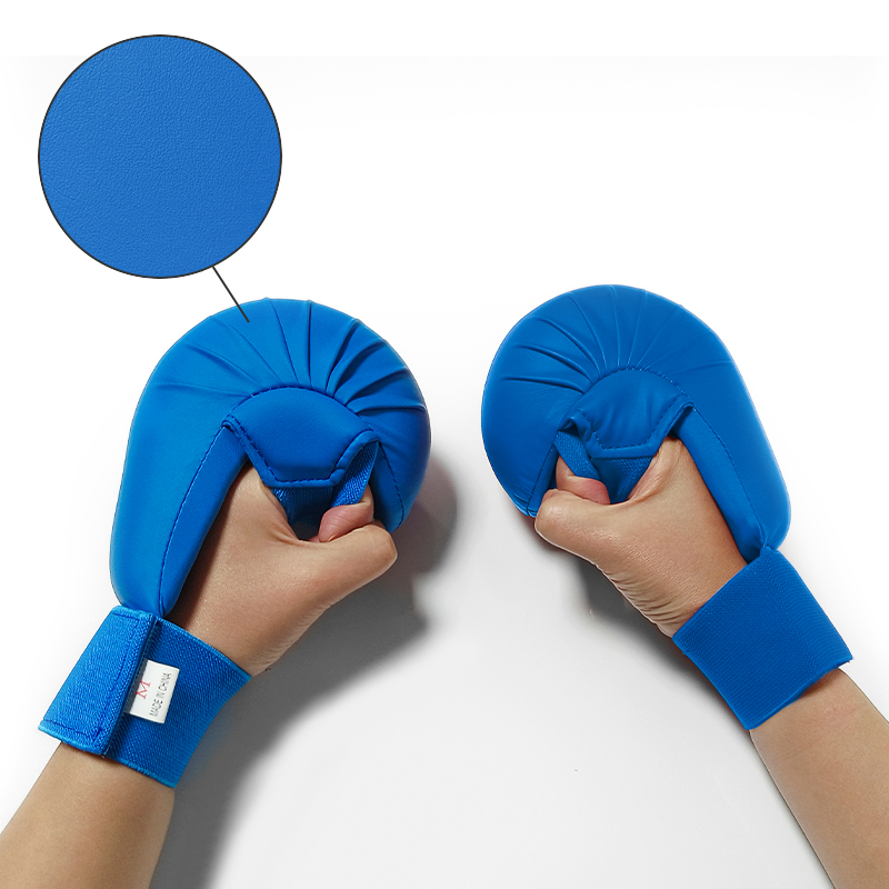 Karate Gloves Red BLue Thumb Protection Thickened Karate Hand Guards MMA Adult Children Pouching Mitts Boxing Glove: S / black