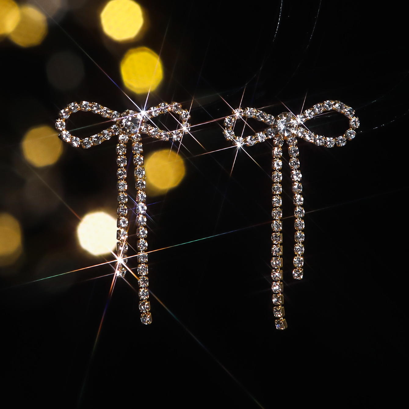 Kleurrijke strik oorbellen voor dames, oorbellen met strass steentjes, lange kwastjes, zwarte roestvrijstalen hangende oorbellen, schattige sprankelende sieraden: Lichtgele kleur