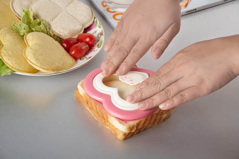 1PC Bread cutter kids Love Heart Shape Toast Cake Mold Cutter Sandwich Maker Mould OK 0425